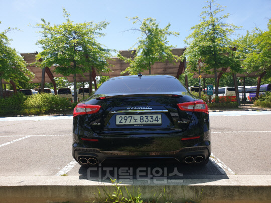 마세라티 기블리 리벨레 후면. <장우진 기자 jwj17@>